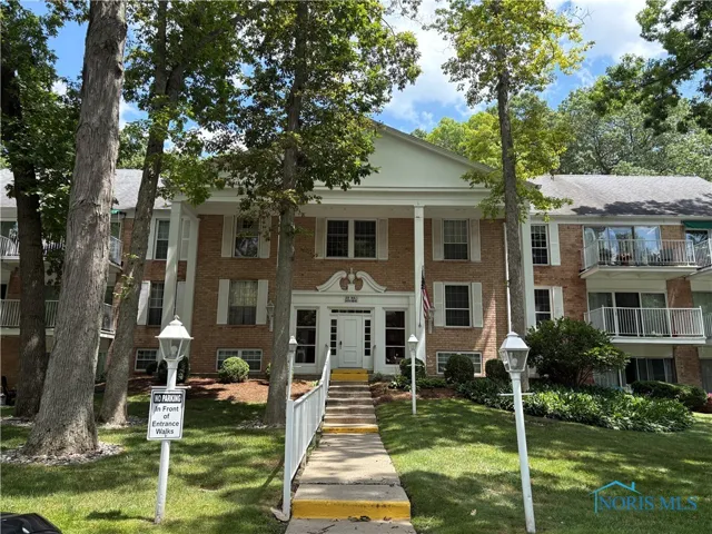 5679 Monroe Street 207, Sylvania, Ohio 43560, 2 Bedrooms Bedrooms, 5 Rooms Rooms,2 BathroomsBathrooms,Residential,For Sale,Monroe,6132638
