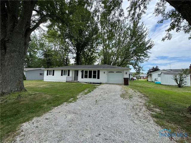 1712 Maumee Drive, Defiance, Ohio 43512, 3 Bedrooms Bedrooms, 7 Rooms Rooms,1 BathroomBathrooms,Residential,For Sale,Maumee,6132634