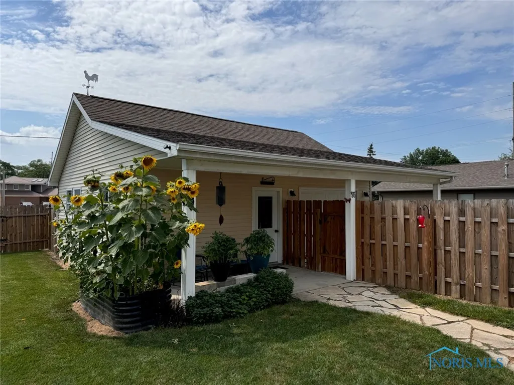 110 Town Line Road, Bryan, Ohio 43506, 3 Bedrooms Bedrooms, 8 Rooms Rooms,2 BathroomsBathrooms,Residential,For Sale,Town Line,6132656