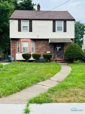 4136 Berwick Avenue, Toledo, Ohio 43612, 4 Bedrooms Bedrooms, 9 Rooms Rooms,2 BathroomsBathrooms,Residential,For Sale,Berwick,6132655