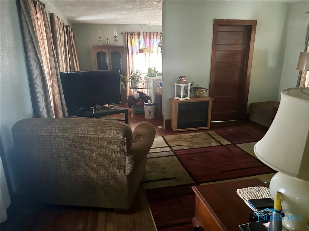 11080 Road 21, Antwerp, Ohio 45813, 4 Bedrooms Bedrooms, 10 Rooms Rooms,1 BathroomBathrooms,Residential,For Sale,Road 21,6132608