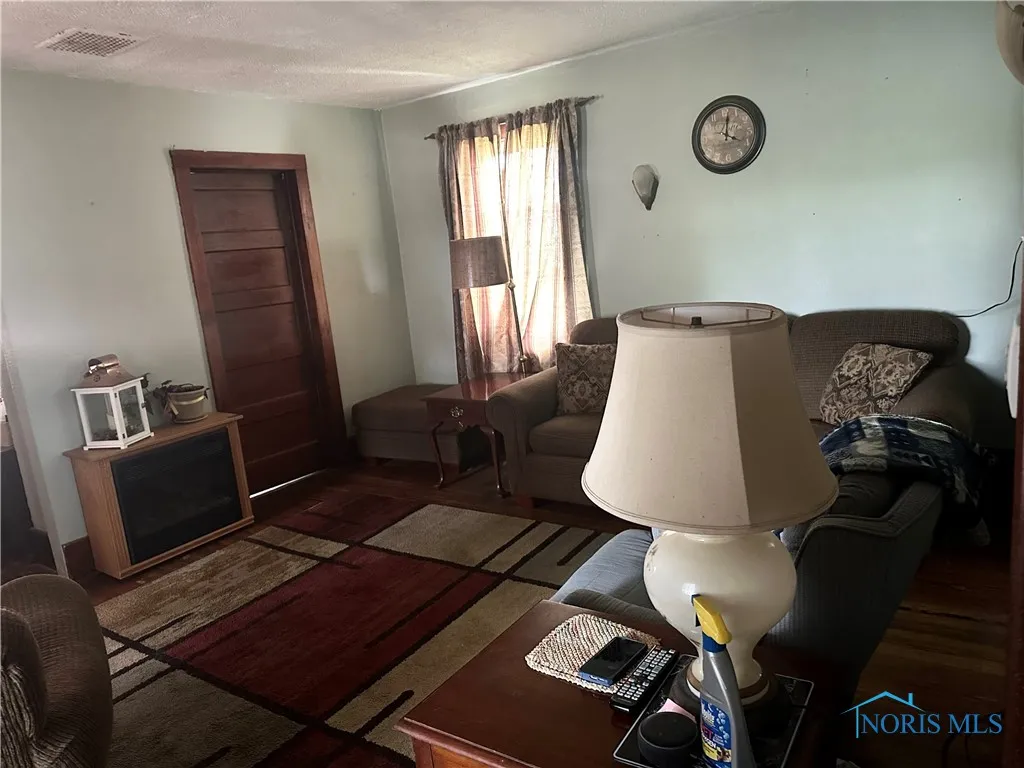 11080 Road 21, Antwerp, Ohio 45813, 4 Bedrooms Bedrooms, 10 Rooms Rooms,1 BathroomBathrooms,Residential,For Sale,Road 21,6132608