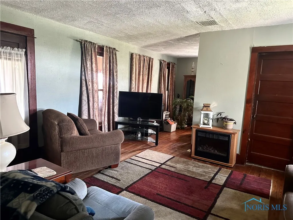 11080 Road 21, Antwerp, Ohio 45813, 4 Bedrooms Bedrooms, 10 Rooms Rooms,1 BathroomBathrooms,Residential,For Sale,Road 21,6132608