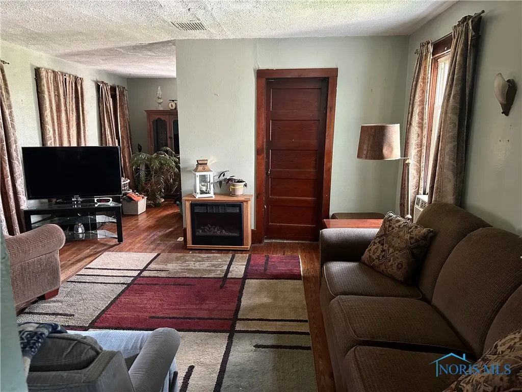 11080 Road 21, Antwerp, Ohio 45813, 4 Bedrooms Bedrooms, 10 Rooms Rooms,1 BathroomBathrooms,Residential,For Sale,Road 21,6132608