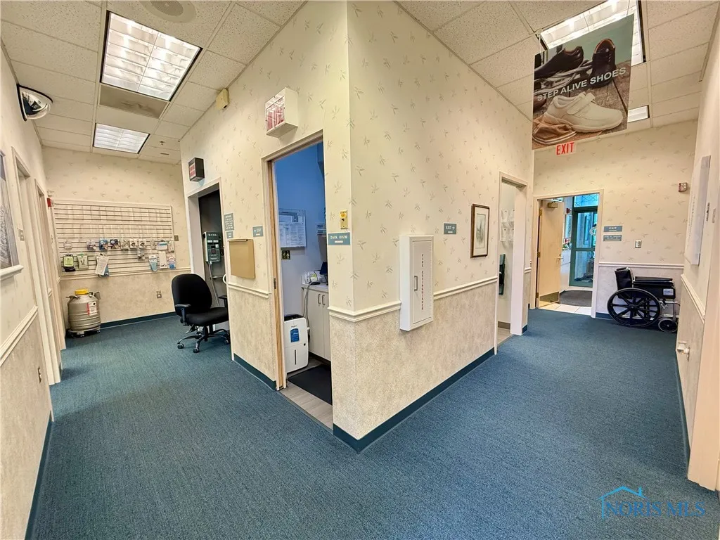 1725 Western Avenue C, Findlay, Ohio 45840, ,Commercial Sale,For Sale,Western,6132658