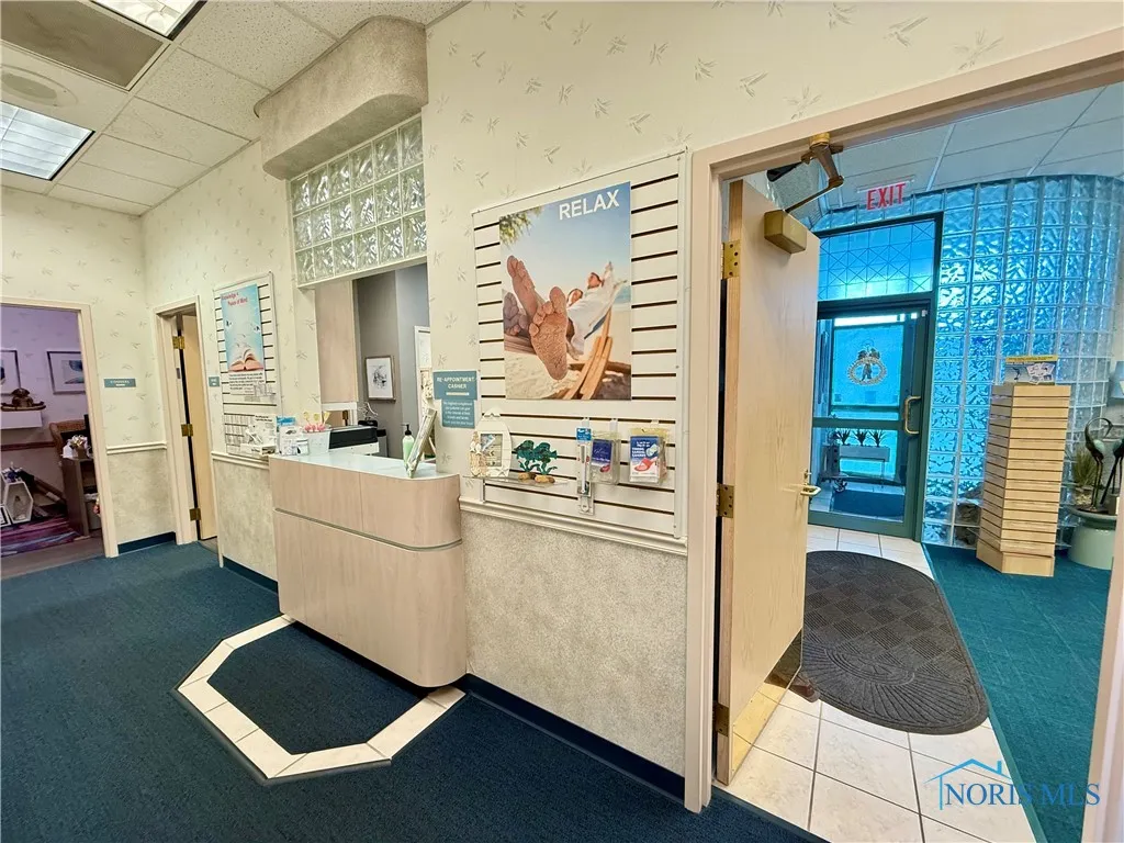 1725 Western Avenue C, Findlay, Ohio 45840, ,Commercial Sale,For Sale,Western,6132658