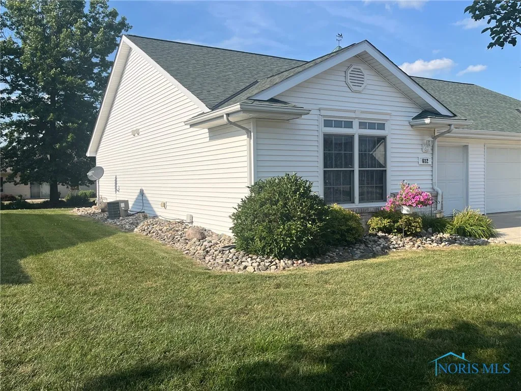 612 Briarheath Drive, Defiance, Ohio 43512, 2 Bedrooms Bedrooms, 5 Rooms Rooms,1 BathroomBathrooms,Residential,For Sale,Briarheath,6132730