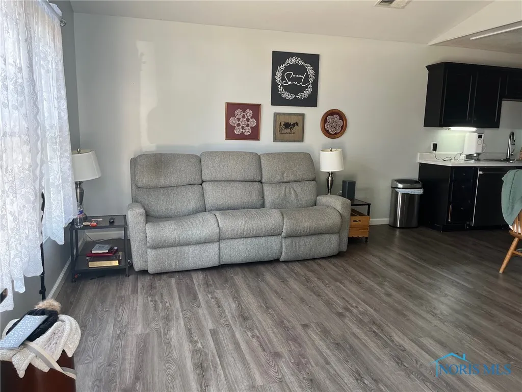 612 Briarheath Drive, Defiance, Ohio 43512, 2 Bedrooms Bedrooms, 5 Rooms Rooms,1 BathroomBathrooms,Residential,For Sale,Briarheath,6132730