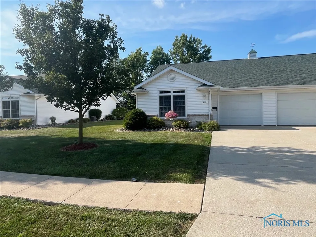 612 Briarheath Drive, Defiance, Ohio 43512, 2 Bedrooms Bedrooms, 5 Rooms Rooms,1 BathroomBathrooms,Residential,For Sale,Briarheath,6132730