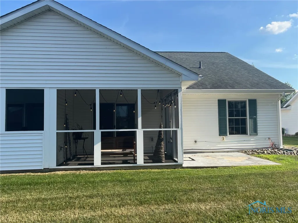 612 Briarheath Drive, Defiance, Ohio 43512, 2 Bedrooms Bedrooms, 5 Rooms Rooms,1 BathroomBathrooms,Residential,For Sale,Briarheath,6132730