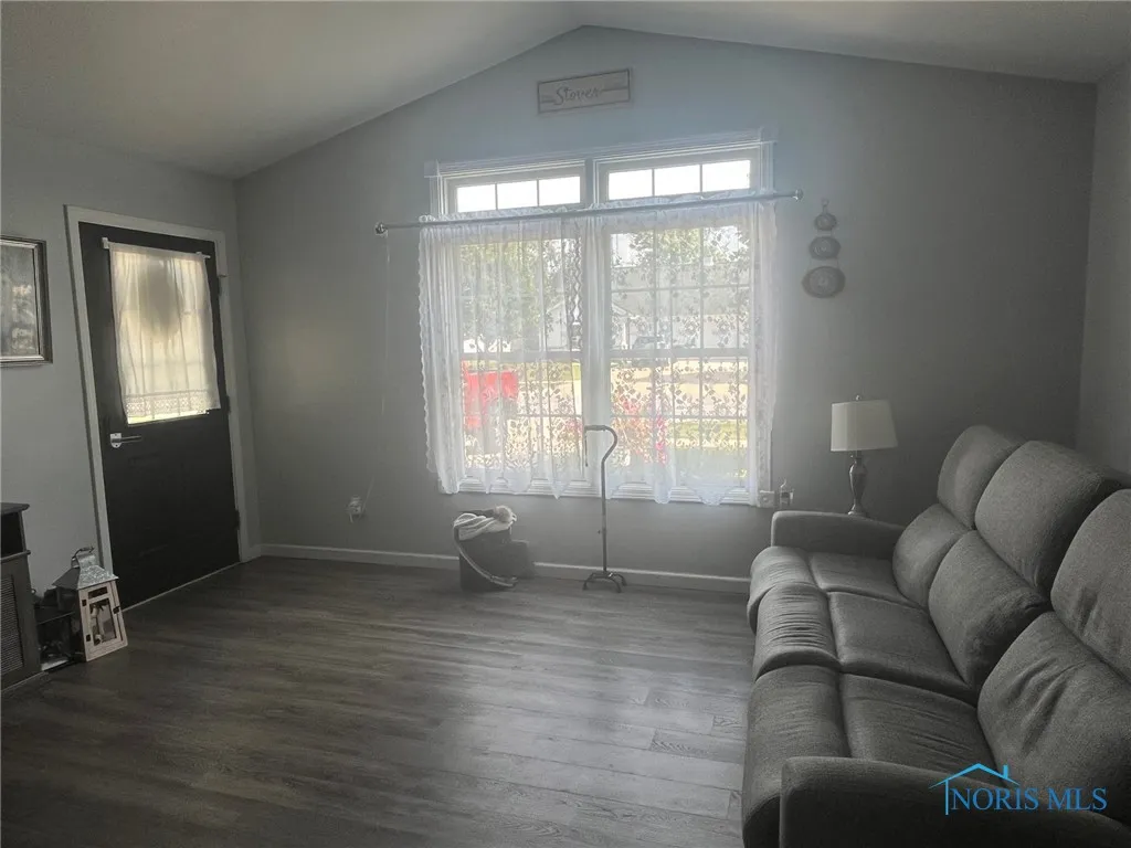 612 Briarheath Drive, Defiance, Ohio 43512, 2 Bedrooms Bedrooms, 5 Rooms Rooms,1 BathroomBathrooms,Residential,For Sale,Briarheath,6132730