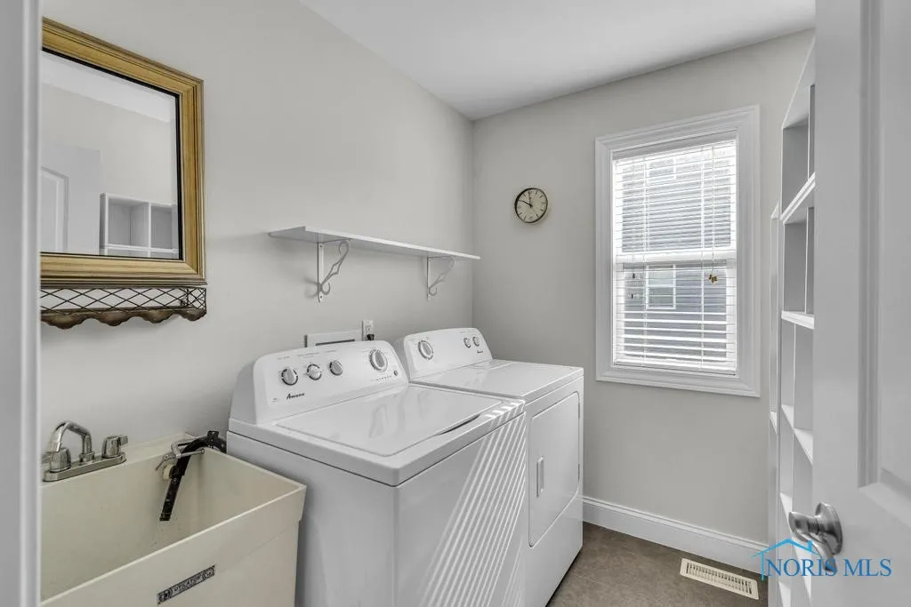 7653 Indian Town Road, Maumee, Ohio 43537, 3 Bedrooms Bedrooms, 7 Rooms Rooms,2 BathroomsBathrooms,Residential,For Sale,Indian Town,6132691