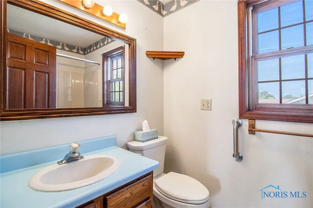 200 Burke Street, Archbold, Ohio 43502, 3 Bedrooms Bedrooms, 7 Rooms Rooms,3 BathroomsBathrooms,Residential,For Sale,Burke,6132716