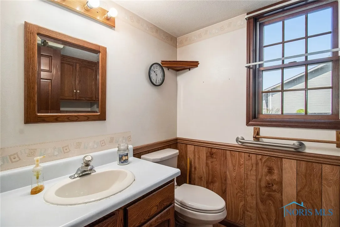 200 Burke Street, Archbold, Ohio 43502, 3 Bedrooms Bedrooms, 7 Rooms Rooms,3 BathroomsBathrooms,Residential,For Sale,Burke,6132716