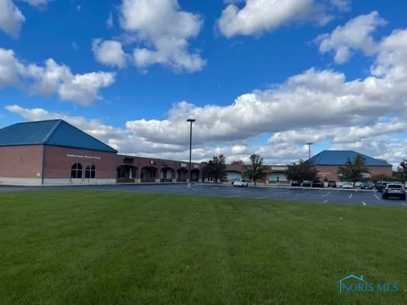 1039 Haskins Road L, Bowling Green, Ohio 43402, ,Commercial Lease,For Rent,Haskins,6132748