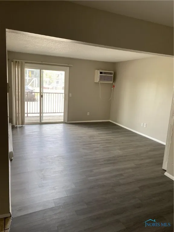 3414 Dorr Street, Toledo, Ohio 43607, 4 Rooms Rooms,2 BathroomsBathrooms,Residential Lease,For Rent,Dorr,6132753