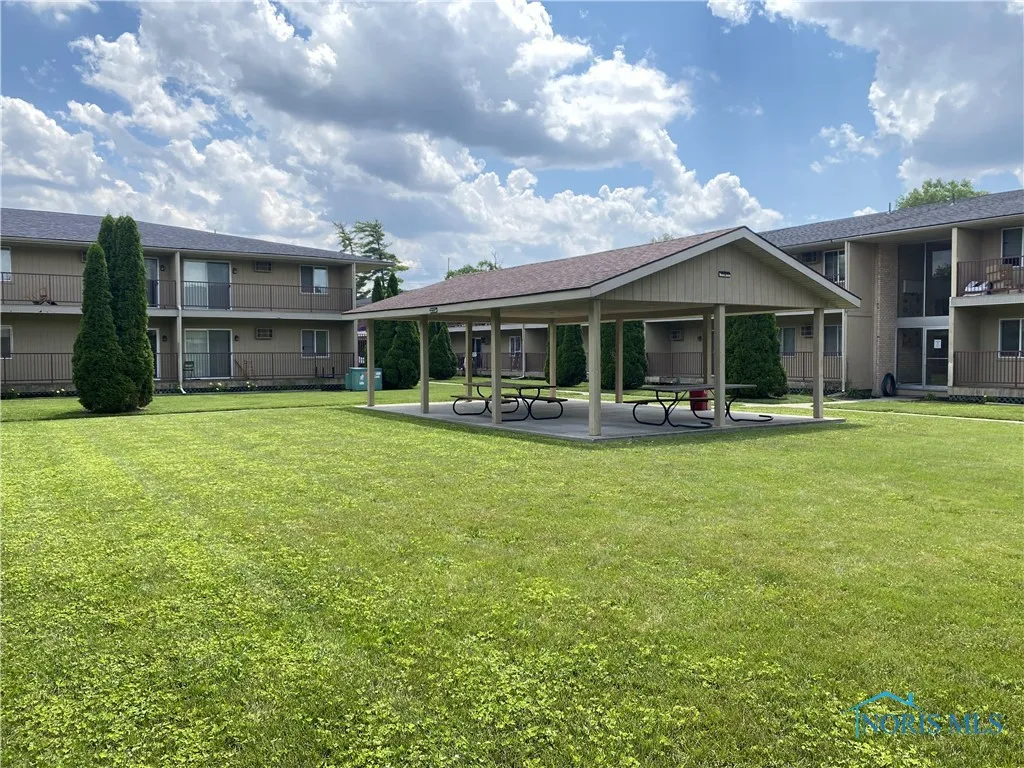 3414 Dorr Street, Toledo, Ohio 43607, 4 Rooms Rooms,2 BathroomsBathrooms,Residential Lease,For Rent,Dorr,6132753