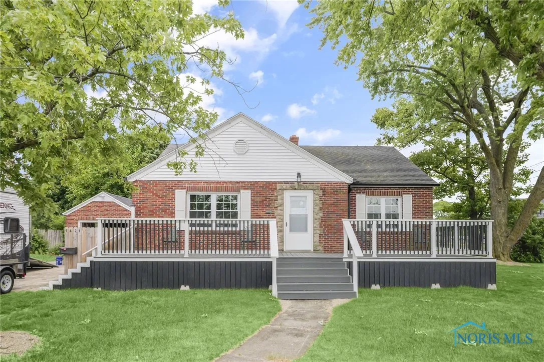 1421 Hurd Avenue, Findlay, Ohio 45840, 3 Bedrooms Bedrooms, 7 Rooms Rooms,2 BathroomsBathrooms,Residential,For Sale,Hurd,6132714