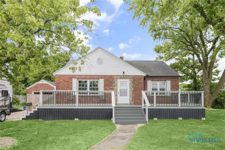 1421 Hurd Avenue, Findlay, Ohio 45840, 3 Bedrooms Bedrooms, 7 Rooms Rooms,2 BathroomsBathrooms,Residential,For Sale,Hurd,6132714