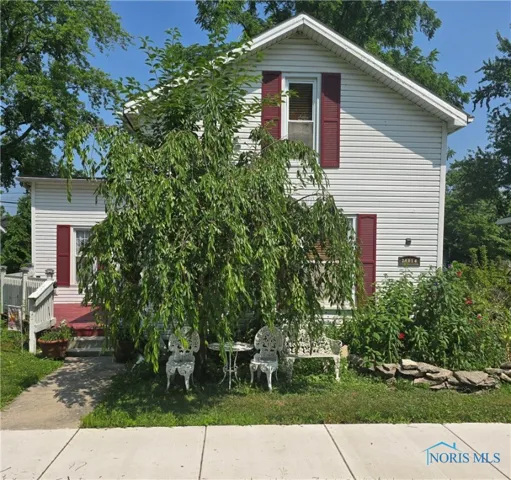 24014 W 2nd Street, Grand Rapids, Ohio 43522, 2 Bedrooms Bedrooms, 7 Rooms Rooms,1 BathroomBathrooms,Residential,For Sale,2nd,6132739