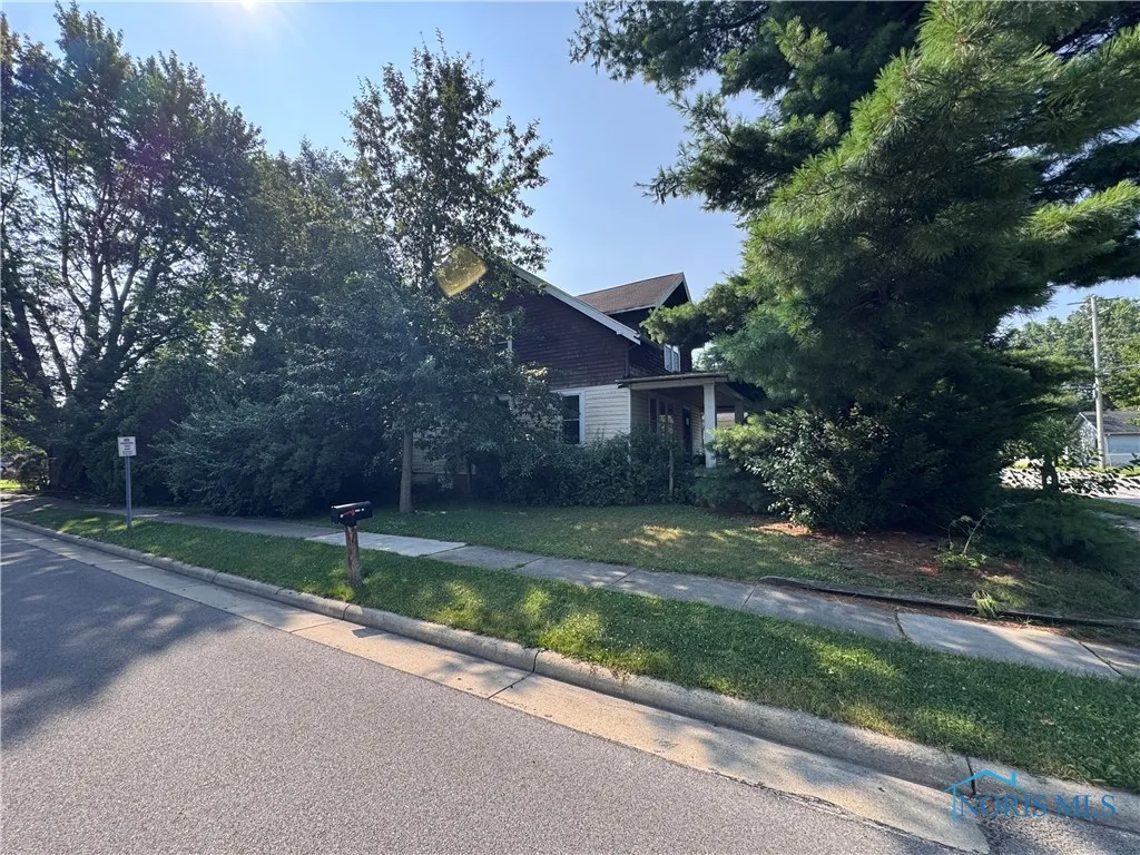 1441 Maumee Street, Holland, Ohio 43528, 4 Bedrooms Bedrooms, 8 Rooms Rooms,1 BathroomBathrooms,Residential,For Sale,Maumee,6132718