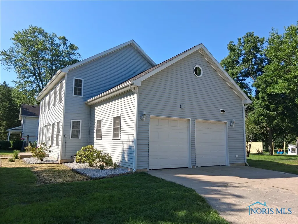 620 Locust Street, Perrysburg, Ohio 43551, 4 Bedrooms Bedrooms, 9 Rooms Rooms,3 BathroomsBathrooms,Residential Lease,For Rent,Locust,6132770