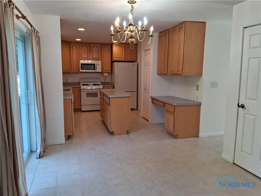 620 Locust Street, Perrysburg, Ohio 43551, 4 Bedrooms Bedrooms, 9 Rooms Rooms,3 BathroomsBathrooms,Residential Lease,For Rent,Locust,6132770