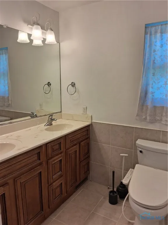 620 Locust Street, Perrysburg, Ohio 43551, 4 Bedrooms Bedrooms, 9 Rooms Rooms,3 BathroomsBathrooms,Residential Lease,For Rent,Locust,6132770