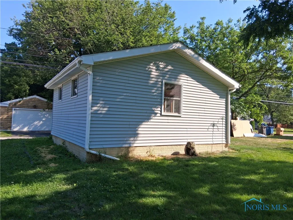 620 Locust Street, Perrysburg, Ohio 43551, 4 Bedrooms Bedrooms, 9 Rooms Rooms,3 BathroomsBathrooms,Residential Lease,For Rent,Locust,6132770