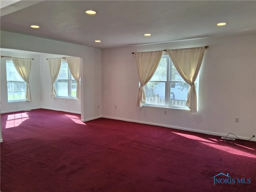 620 Locust Street, Perrysburg, Ohio 43551, 4 Bedrooms Bedrooms, 9 Rooms Rooms,3 BathroomsBathrooms,Residential Lease,For Rent,Locust,6132770