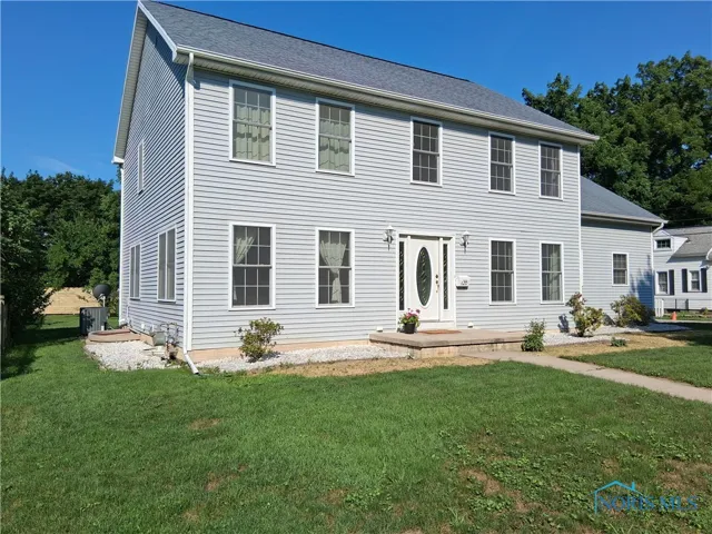 620 Locust Street, Perrysburg, Ohio 43551, 4 Bedrooms Bedrooms, 9 Rooms Rooms,3 BathroomsBathrooms,Residential Lease,For Rent,Locust,6132770