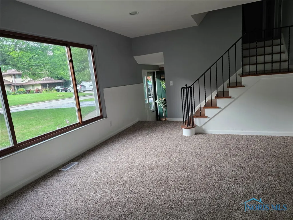 3651 Treelawn Drive, Toledo, Ohio 43614, 3 Bedrooms Bedrooms, 10 Rooms Rooms,2 BathroomsBathrooms,Residential,For Sale,Treelawn,6132697
