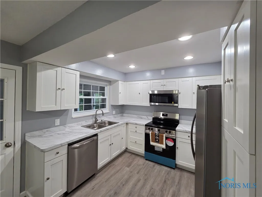 3651 Treelawn Drive, Toledo, Ohio 43614, 3 Bedrooms Bedrooms, 10 Rooms Rooms,2 BathroomsBathrooms,Residential,For Sale,Treelawn,6132697