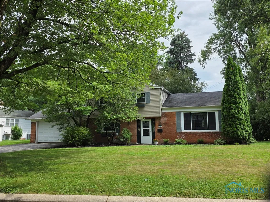 3651 Treelawn Drive, Toledo, Ohio 43614, 3 Bedrooms Bedrooms, 10 Rooms Rooms,2 BathroomsBathrooms,Residential,For Sale,Treelawn,6132697