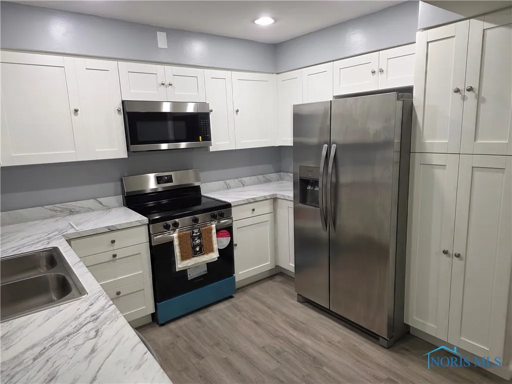 3651 Treelawn Drive, Toledo, Ohio 43614, 3 Bedrooms Bedrooms, 10 Rooms Rooms,2 BathroomsBathrooms,Residential,For Sale,Treelawn,6132697
