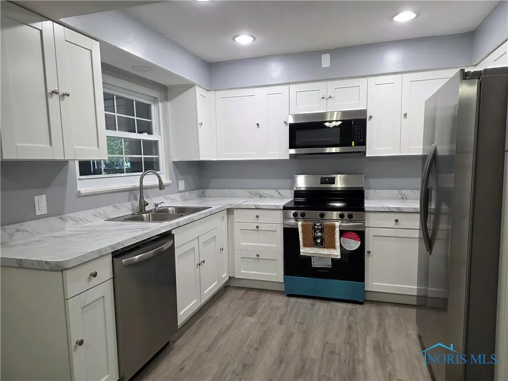 3651 Treelawn Drive, Toledo, Ohio 43614, 3 Bedrooms Bedrooms, 10 Rooms Rooms,2 BathroomsBathrooms,Residential,For Sale,Treelawn,6132697