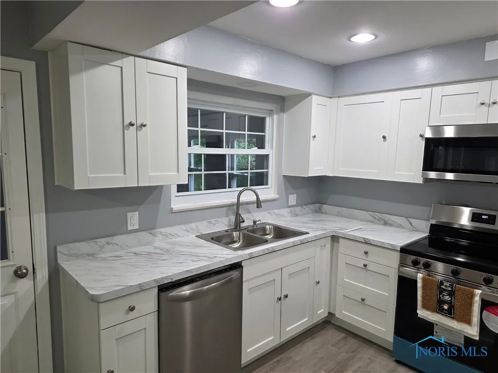 3651 Treelawn Drive, Toledo, Ohio 43614, 3 Bedrooms Bedrooms, 10 Rooms Rooms,2 BathroomsBathrooms,Residential,For Sale,Treelawn,6132697