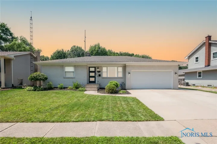 517 Meadow Springs Road, Maumee, Ohio 43537, 3 Bedrooms Bedrooms, 8 Rooms Rooms,3 BathroomsBathrooms,Residential,For Sale,Meadow Springs,6132861