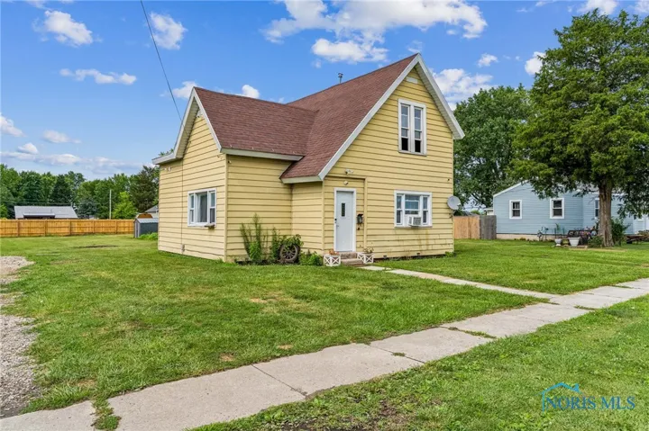 912 Mcdougal Street, Fostoria, Ohio 44830, 3 Bedrooms Bedrooms, 5 Rooms Rooms,1 BathroomBathrooms,Residential,For Sale,Mcdougal,6132876