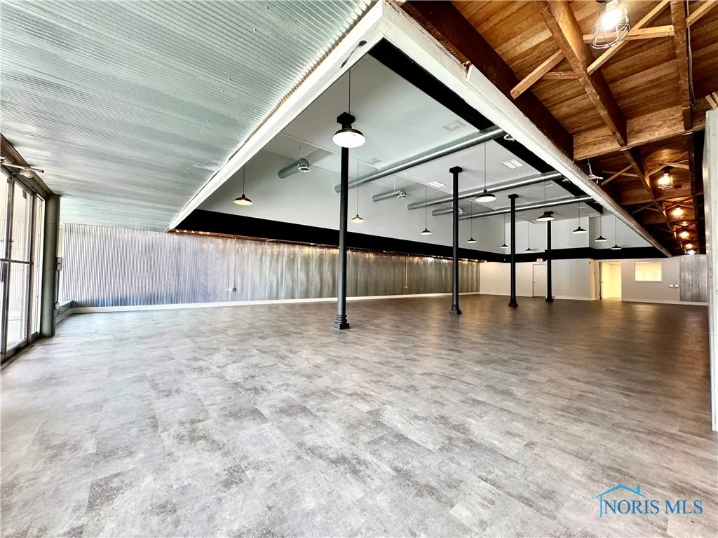 202 Clinton Street A, Defiance, Ohio 43512, ,Commercial Lease,For Rent,Clinton,6132889