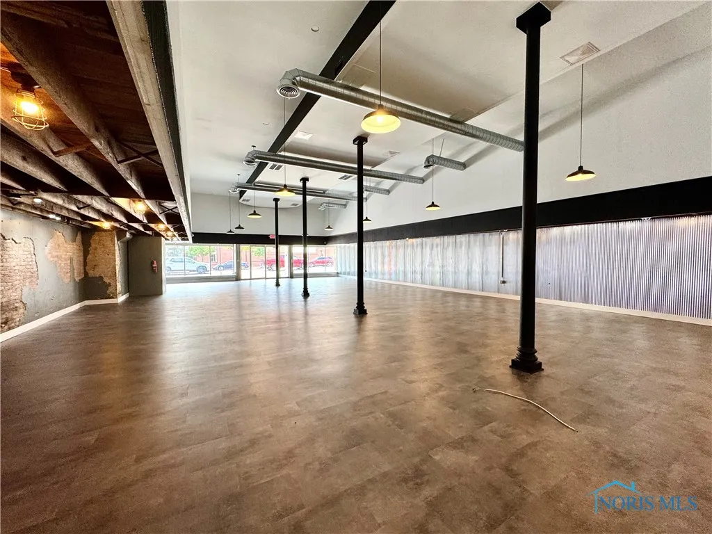 202 Clinton Street A, Defiance, Ohio 43512, ,Commercial Lease,For Rent,Clinton,6132889