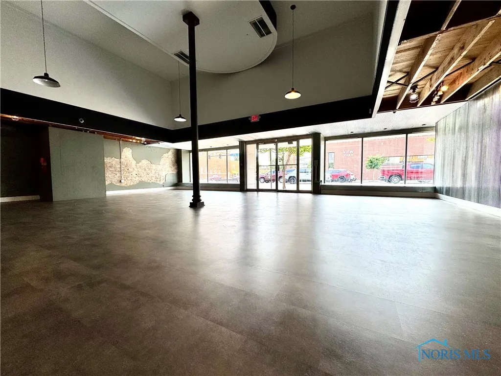 202 Clinton Street A, Defiance, Ohio 43512, ,Commercial Lease,For Rent,Clinton,6132889