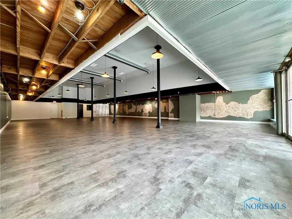 202 Clinton Street A, Defiance, Ohio 43512, ,Commercial Lease,For Rent,Clinton,6132889