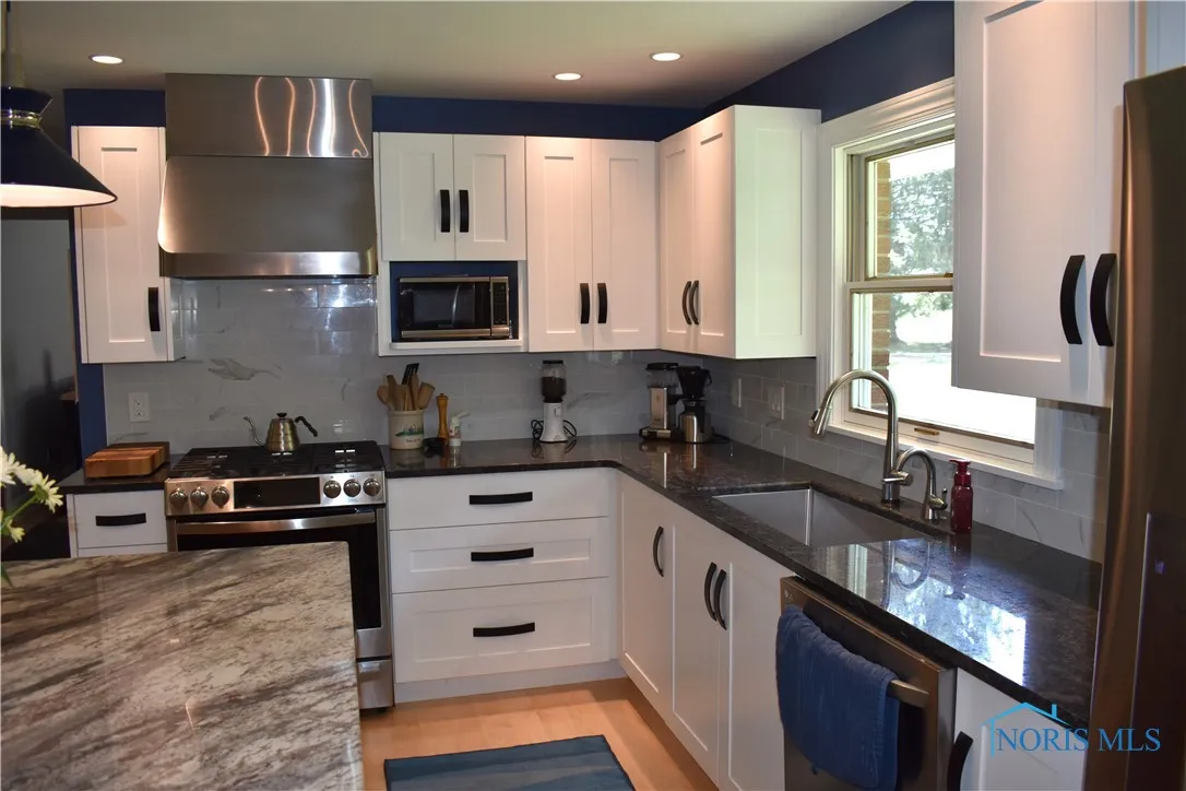 17129 N River Road, Pemberville, Ohio 43450, 3 Bedrooms Bedrooms, 6 Rooms Rooms,2 BathroomsBathrooms,Residential,For Sale,River,6132909