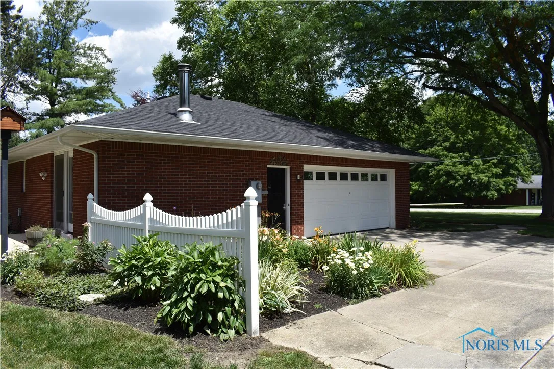 17129 N River Road, Pemberville, Ohio 43450, 3 Bedrooms Bedrooms, 6 Rooms Rooms,2 BathroomsBathrooms,Residential,For Sale,River,6132909