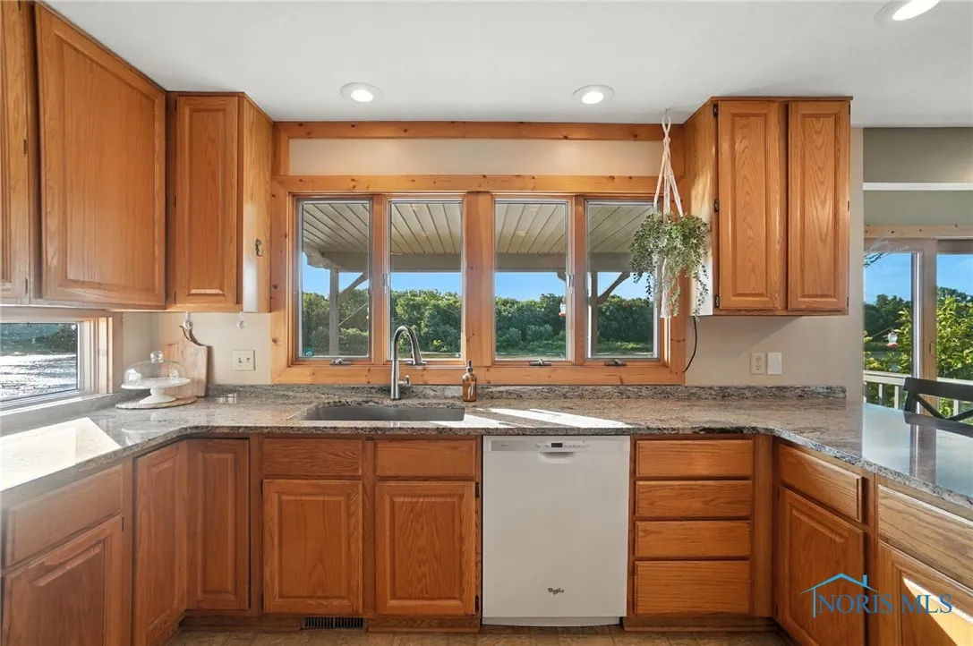 5685 N River Road, Waterville, Ohio 43566, 3 Bedrooms Bedrooms, 8 Rooms Rooms,2 BathroomsBathrooms,Residential,For Sale,River,6132614