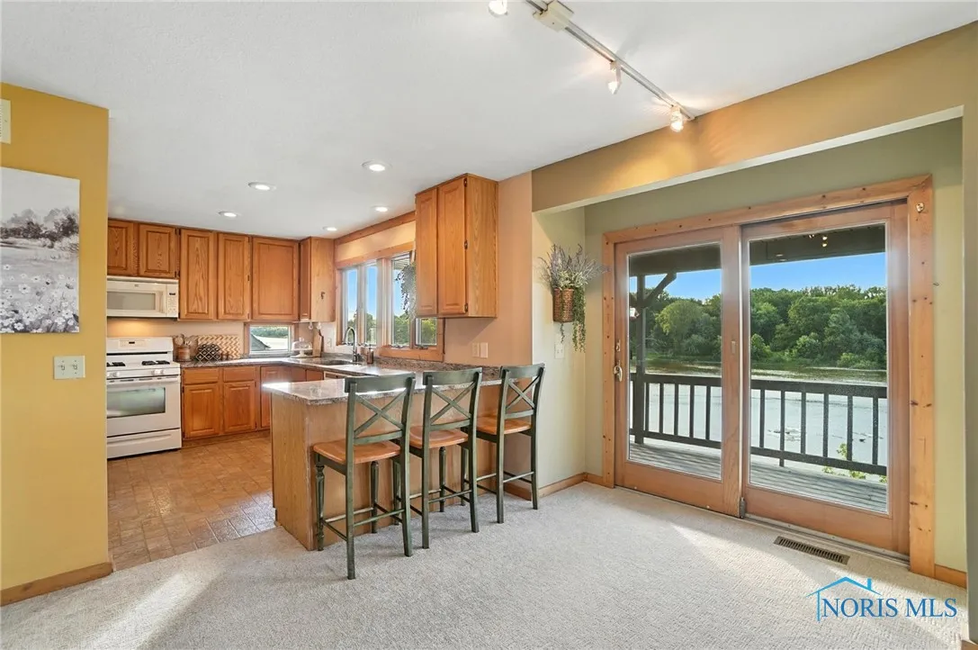 5685 N River Road, Waterville, Ohio 43566, 3 Bedrooms Bedrooms, 8 Rooms Rooms,2 BathroomsBathrooms,Residential,For Sale,River,6132614