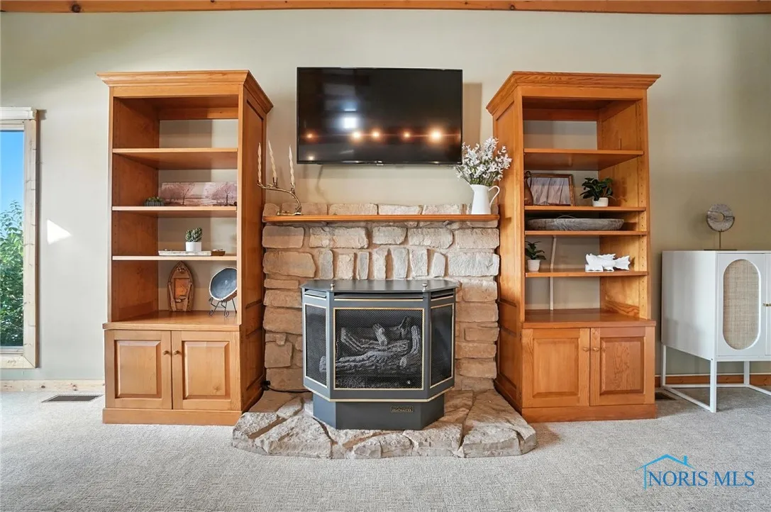 5685 N River Road, Waterville, Ohio 43566, 3 Bedrooms Bedrooms, 8 Rooms Rooms,2 BathroomsBathrooms,Residential,For Sale,River,6132614