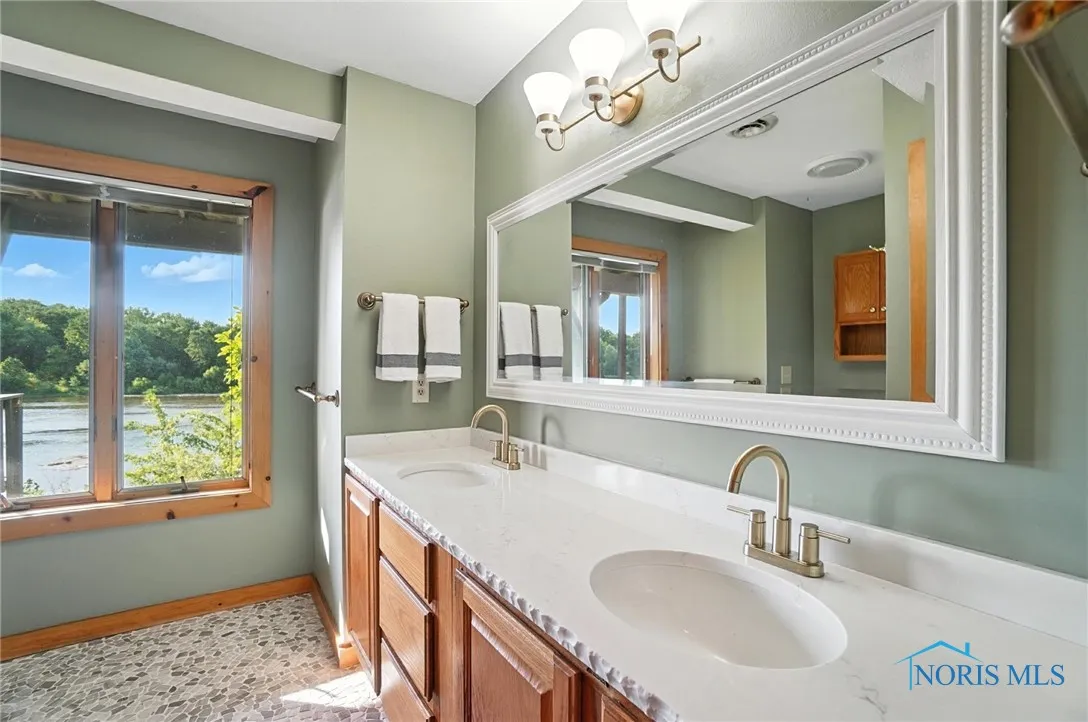 5685 N River Road, Waterville, Ohio 43566, 3 Bedrooms Bedrooms, 8 Rooms Rooms,2 BathroomsBathrooms,Residential,For Sale,River,6132614