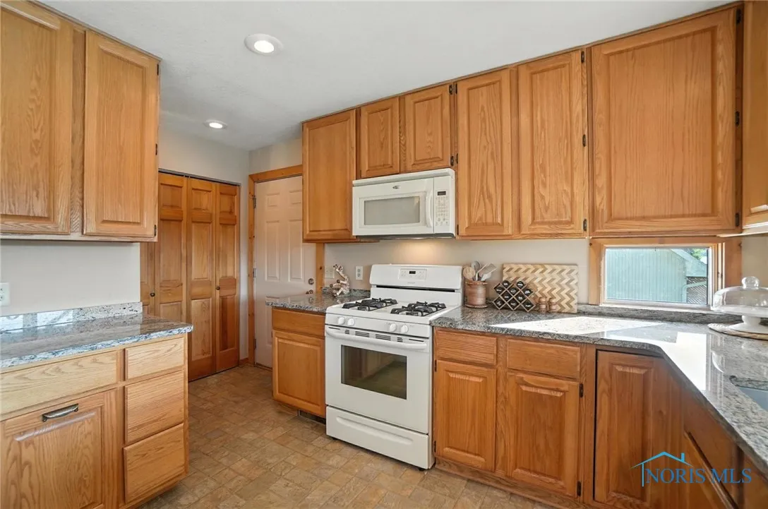 5685 N River Road, Waterville, Ohio 43566, 3 Bedrooms Bedrooms, 8 Rooms Rooms,2 BathroomsBathrooms,Residential,For Sale,River,6132614